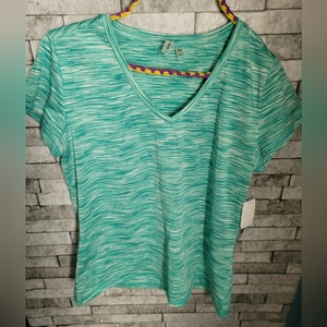 Just‎ Be Free NWT Green Athletic performance Tshirt Size Medium